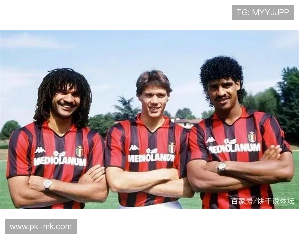 足球明星集结：全球顶级球员合影展示足球荣耀与团结之美